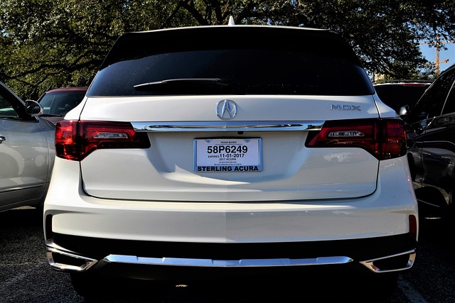 Ile pali Acura MDX? Ile pali Acura MDX?