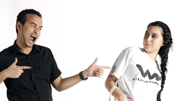 Jak nosić T-shirt oversize? Jak nosić T-shirt oversize?